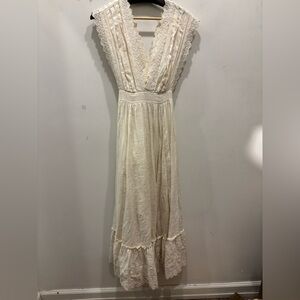 Doen Elegant Lace Trimmed White Dress